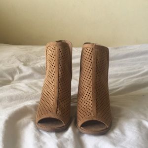 Qupid Open Toed Tan Booties